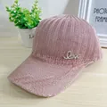 Berretto da baseball rosa in maglia con decorazione Love in strass e design a rete - Taglia Adulto (Regolabile) / Rosa