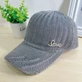 Berretto da baseball in maglia grigia con scritta LOVE in strass per protezione solare donna - Taglia Adulto (Regolabile) / Grigio