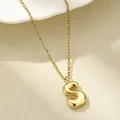 Minimalistische Halskette mit 18K Goldbeschichtung und einem 3D-S-Buchstabenanhänger - Buchstabe S / Gold