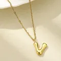 18K vergoldete Halskette mit klobigem 3D-Buchstabe-V-Anhänger an einer feinen Gliederkette - Buchstabe V / Gold