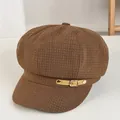 Donkerbruine krantenbezorgerspet met geweven textuur en leren bandje voor dames - M (56-58cm) / koffiekleur