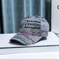 Berretto da baseball a scacchi grigio e rosa con logo CORE in strass su piano bianco - Taglia Adulto (Regolabile) / Rosso