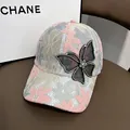 Casquette de baseball en dentelle florale pour femme avec papillon en strass et détails roses - Taille Adulte (Réglable) / Rose