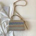 Borsa in paglia intrecciata arcobaleno con strisce colorate e catena dorata chic - Cachi