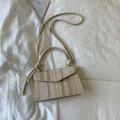 Sac à main en paille à rayures marron avec poignée et bandoulière réglable - Beige
