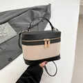 Sac seau cylindrique bicolore en toile beige avec détails en cuir noir chic - Noir