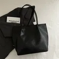Grand sac cabas noir tissé à la main avec motif géométrique et longues bretelles fines - Noir