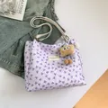 Bolso tote lila claro con estampado de lazos, tela plisada y colgante de peluche - Con Colgante / Púrpura