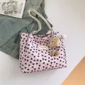 Bolso de hombro rosa con lazos, detalles de cinta y un lindo colgante de peluche - Con Colgante / Rosa