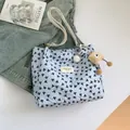 Bolso shopper azul claro con lazos, asas de cuero y colgantes de peluche para el diario - Con Colgante / Azul