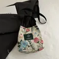 Floral tapestry bucket bag in beige with pink blue patterns and black shoulder strap - Colorful Floral Style (款式2)