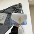 Sac bandoulière matelassé en PVC bleu avec breloque lettre S dorée et rabat argenté - Argent
