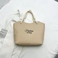 Sac fourre-tout beige en toile avec anses en corde et texte Fashion xing sur fond blanc - Kaki