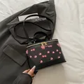 Borsa a tracolla nera retrò con stampa a ciliegia e doppia zip su blazer grigio - Nero