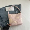 Roze canvas draagtas met gele en rode bloemen in een minimalistisch esthetiek - Roze