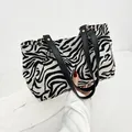 Borsa tote in tela zebrata con manici in pelle nera e dettagli di borchie dorate - Zebra Print