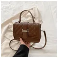 Sac bandoulière marron matelassé avec boucle en H et motif à losanges chic - Marron