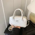 Borsa Boston bianca in stile balletto con fiocco argentato e dettagli in pizzo fine - Bianco