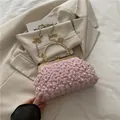 Bolso de noche rosa con flores 3D, perlas y correa de cadena metálica dorada de moda - Rosa