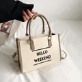 Κομψή μπεζ τσάντα tote με στάμπα Hello Weekend και σκούρα λεπτομέρεια για γυναίκες - Ζαχαρί