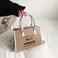 Μπεζ και λευκή τσάντα tote με τύπωμα HELLO WEEKEND και ρυθμιζόμενο λουράκι - Χακί