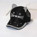 Detail van de strass-steentjes op de kattenoren-pet met ademend mesh aan de achterkant - Volwassene / Zwart