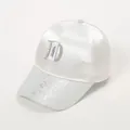 Berretto da baseball in raso bianco con visiera in paillettes argento e logo D - Adulto, Regolabile / Bianco