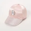 Berretto da baseball in raso rosa con visiera glitterata e lettera D di strass - Adulto, Regolabile / Rosa