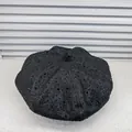 Détail du béret en denim noir avec strass scintillants et bouton sur le dessus - M(56-58cm) / Noir/Zircone Noir