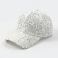 Atmungsaktive weiße Spitzen-Baseballkappe für Damen mit eleganten Blumenstickereien - Erwachsene / Weiß