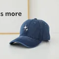 Berretto da baseball in denim blu scuro con stelle in metallo argento e design morbido - Adulto Regolabile / Blu scuro