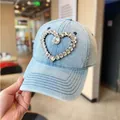 Damen-Baseballkappe aus Denim mit funkelndem Herz-Strass-Design für stilvollen Sonnenschutz - Erwachsenengröße (Verstellbar) / Hellblau