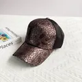 Dettaglio del cappello hip-hop con trama a mosaico bronzo e rete nera traspirante - L (56-58cm) / Oro rosa