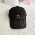 Détails de la casquette de baseball noire en polaire avec strass et logo TR en métal doré - Adulte, Réglable / Noir