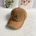 Detailansicht der Teddy-Fleece-Basecap in Camel mit A-Stickerei und glitzernden Strasssteinen - Erwachsenengröße (Verstellbar) / Khaki