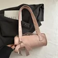Elegante borsa a cilindro rosa con fiocco in pelle e sottili spalline doppie - Rosa