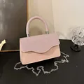 Rosa Abendtasche mit Strasssteinen und Metallkettenriemen für Damen im Glamour-Stil - Rosa