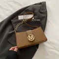 Borsa retrò marrone chic con monogramma M e tracolla a catena dorata - Marrone