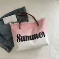 Bolso tote de lona degradado rosa con letras Summer y detalle de flecos - Rosa Claro