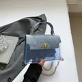 Bolso bandolera azul pequeño con asa de ante gris y correa de cadena metálica - Azul