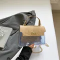 Bolso bandolera en contraste de PVC caqui y azul con textura acolchada elegante - Marrón