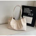 Borsa tote plissettata bianco crema con tracolle lunghe in morbida ecopelle PU di lusso - Bianco