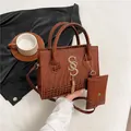 Sac à main marron avec motif crocodile, bandoulière amovible et pendentif logo SS doré - Marron