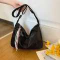 Minimalistische zwarte fluwelen draagtas in effen kleur met hanger en riem - Zwart Met Hanger