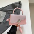 Sac bandoulière rose minimaliste avec rabat pailleté et boucle cœur argentée chic - Rose