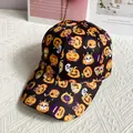 Dettaglio cappello da baseball Halloween con stampa di zucche arancioni e fantasmi bianchi - Adulto, Regolabile / Nero