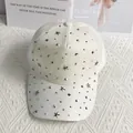 Detail der weißen Baseballkappe aus Merzerisierte Baumwolle mit silbernen Sternen - Verstellbar / Weiß
