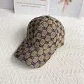 Dettaglio ravvicinato del cappellino kaki con jacquard blu ZD e scintillii dorati - Taglia Adulto (Regolabile) / Blu navy
