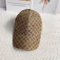 Dettaglio del berretto da baseball con monogramma HR kaki e strass scintillanti - Taglia Adulto (Regolabile) / Cachi