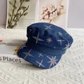 Détail des strass en forme d'étoile sur le denim bleu de la casquette militaire plate - M (56-58cm) / Bleu Denim